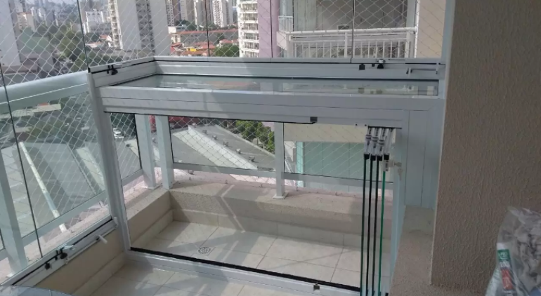 Cortina de vidro no interior de São Paulo