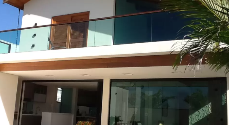 Envidraçamento de sacada em Moema