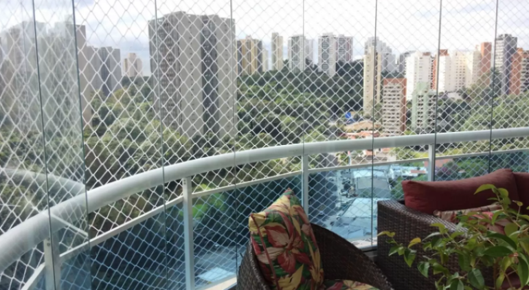 Envidraçamento de sacadas na Vila Zelina