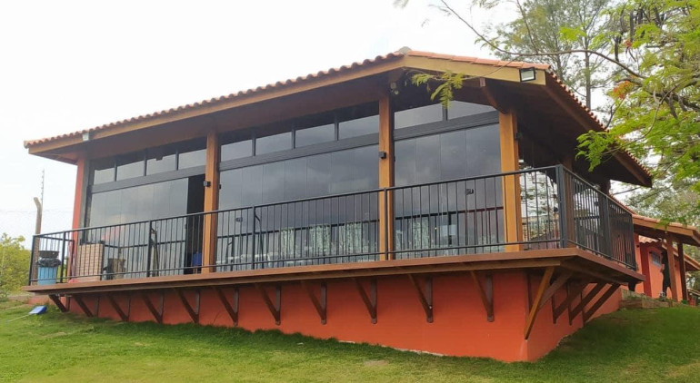Como preservar os ambientes em vidro da sua propriedade?