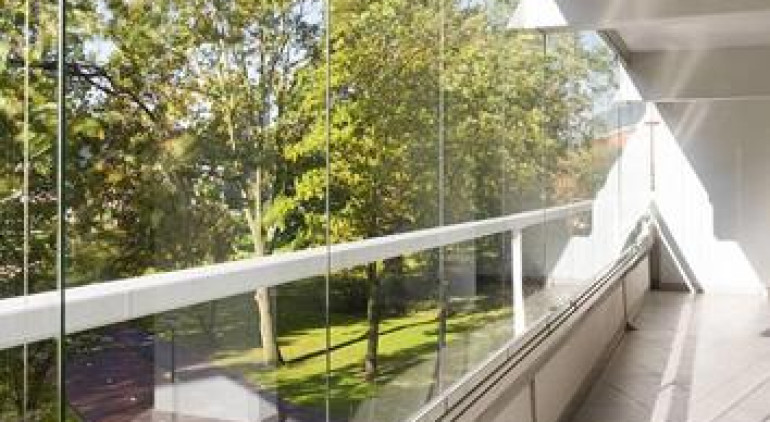 Envidraçamento de sacadas valoriza seu apartamento